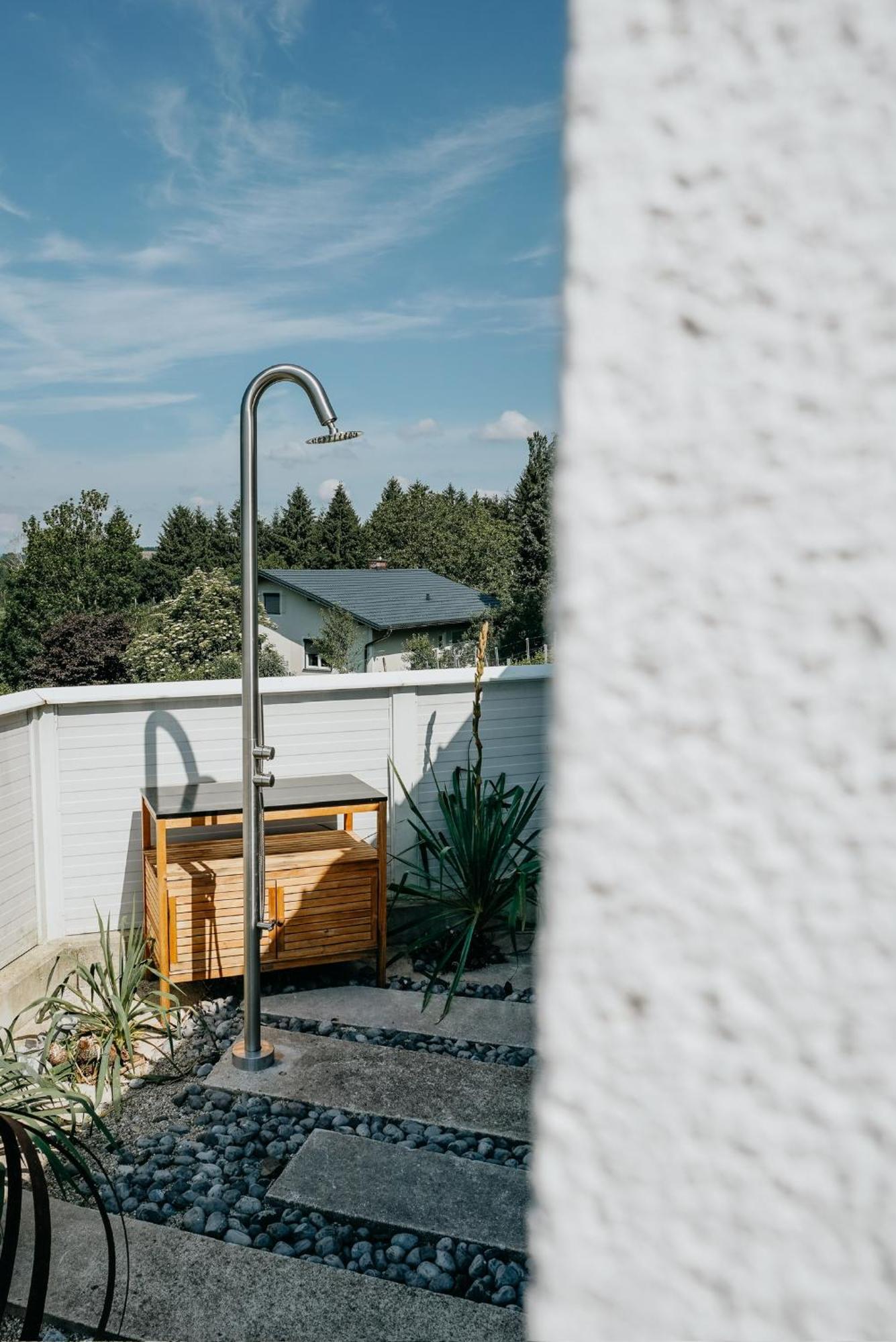 Weingut Holler Chalet Weingarten Spielfeld Exterior photo